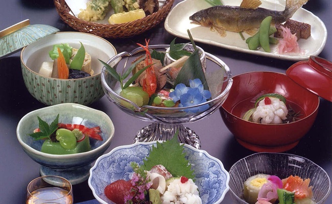 旅行カタログギフトEXETIME PLATINUM (エグゼタイム プラチナム)に掲載されているバイキング形式ではない特別メニューのお食事の写真